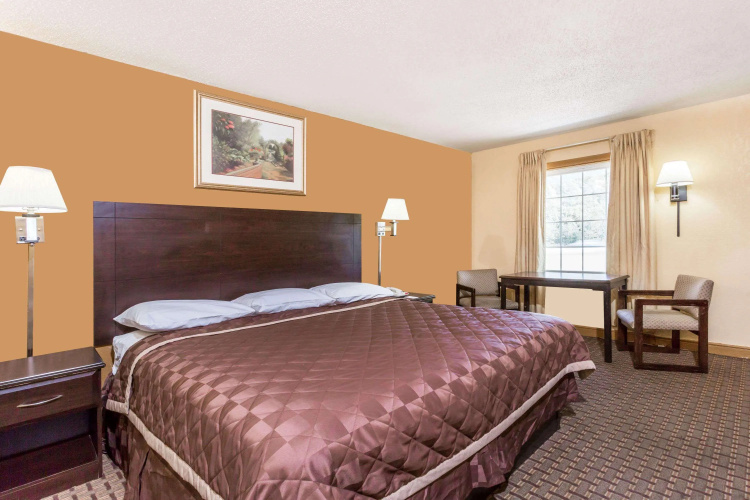 Knights Inn - Glen Allen, VA