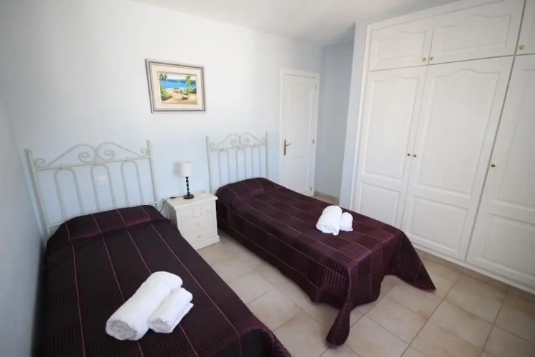 4 Bedrooms Villa