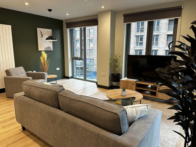 Spacious & Luxurious 2-bed Apartment in London