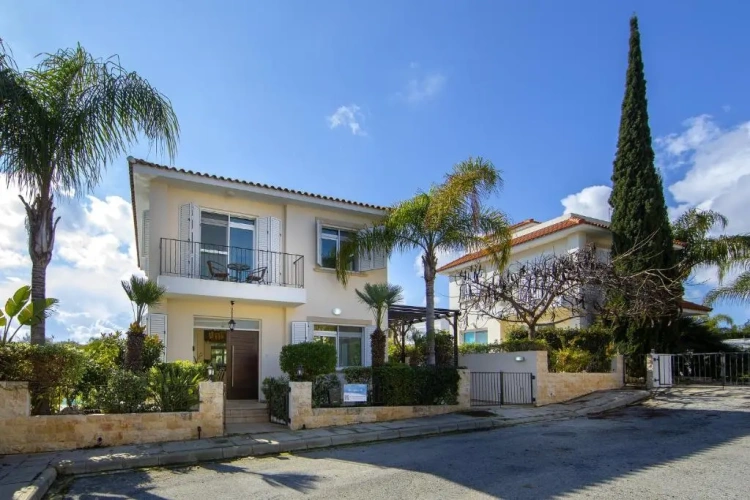 3 Bedrooms Villa