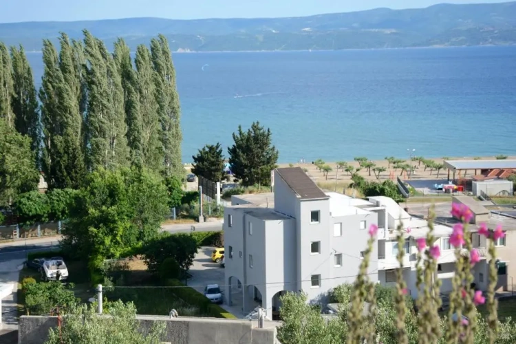 1 Bedroom Apartment with balcony and with mountain view