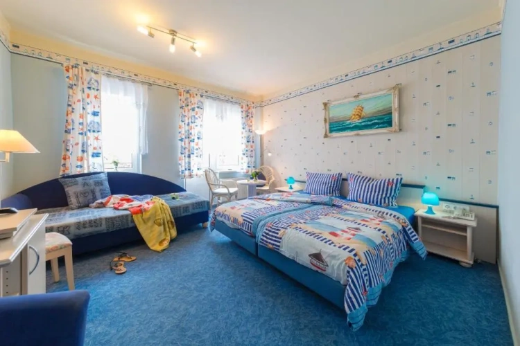 Standard Triple room