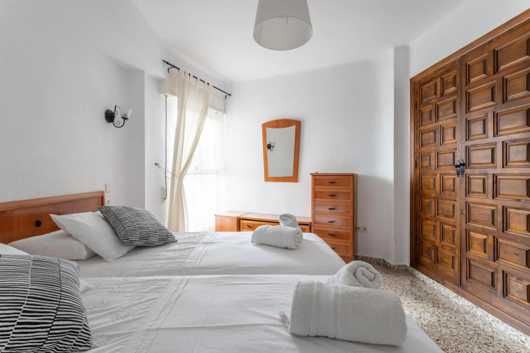 Bright and Spacious 2 Bed Apt