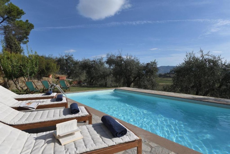 5 Bedrooms Villa