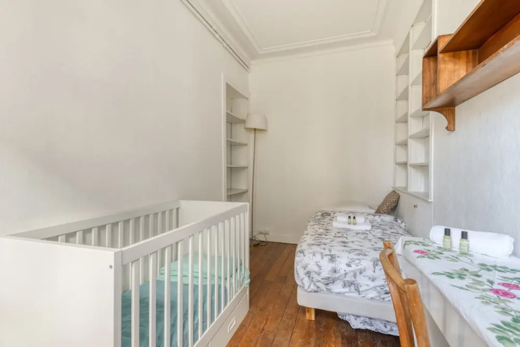 Bright and Homely Apartment in Batignolles