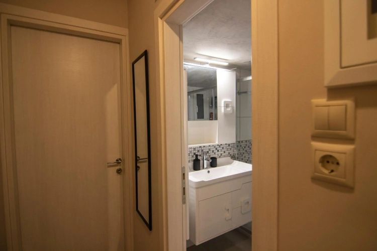 Luxury apartment 10’ from the center!