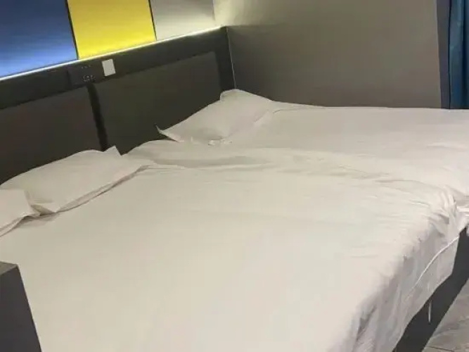 V+ E-sports Homestay