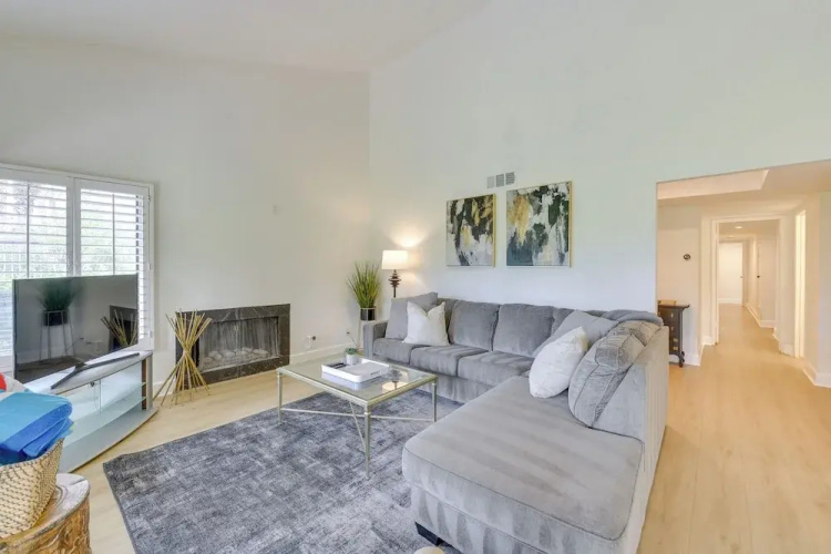 Quiet Palm Desert Condo: Workspace & Pool Access!