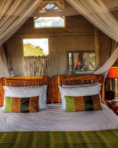 Dinaka Lodge