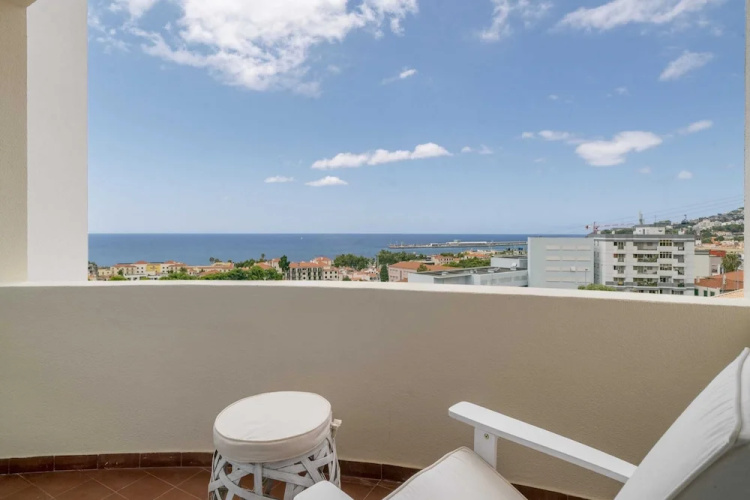 Light and sea View in Funchal Centre, Alegria III