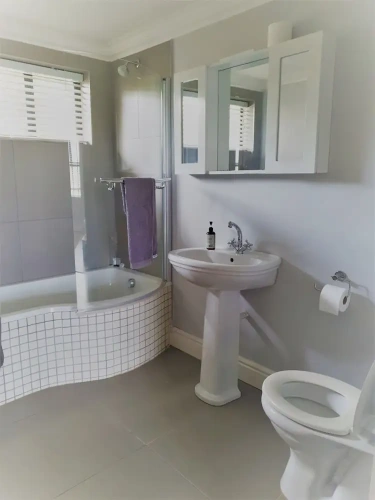 4 Bedrooms Cottage