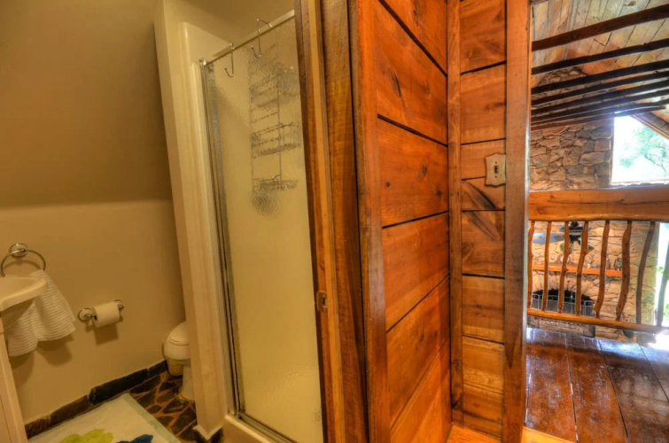 Cherokee Creekside Cabin