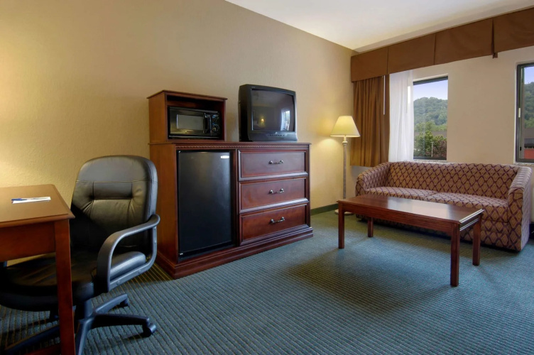 Bay Mountain Inn