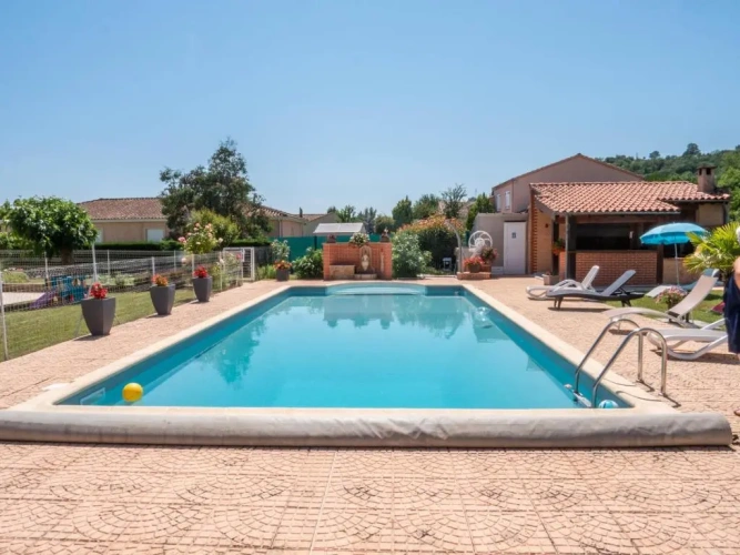 Apartment with pool view