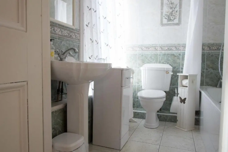 Standard Quadruple room with garden view