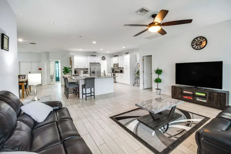 Lanai, Private Pool: Lehigh Acres Home