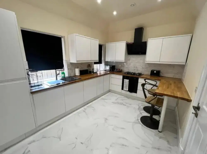 3 Bed - Sleeps 7 - Free Parking - Central Location