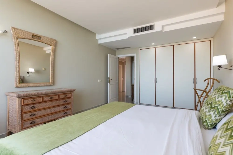 2 Bedrooms Apartment with sea view