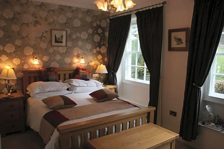 High Dalby House & Cottages