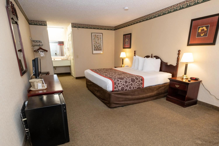 Hilltop Inn & Suites - North Stonington photo 6