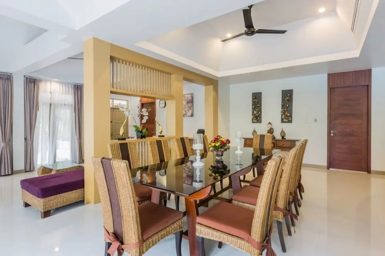 5 Bedrooms Villa