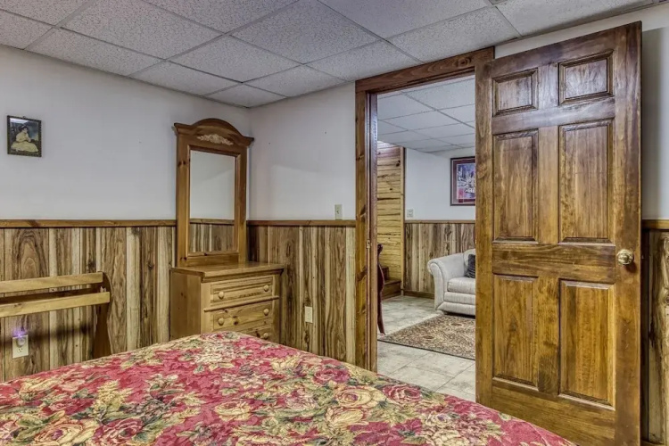 Er44 - Rising Eagle - Great Location! Close To Town! 2 Bedroom Cabin by RedAwning