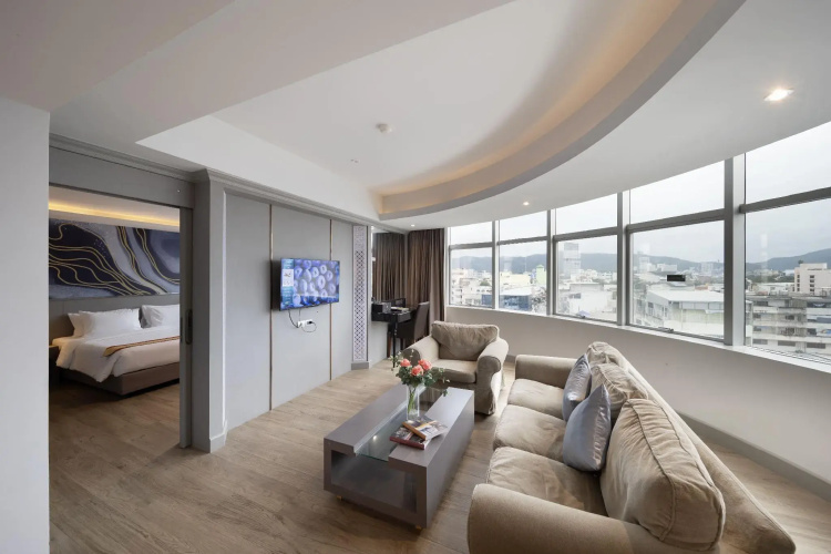 New Season Hotel