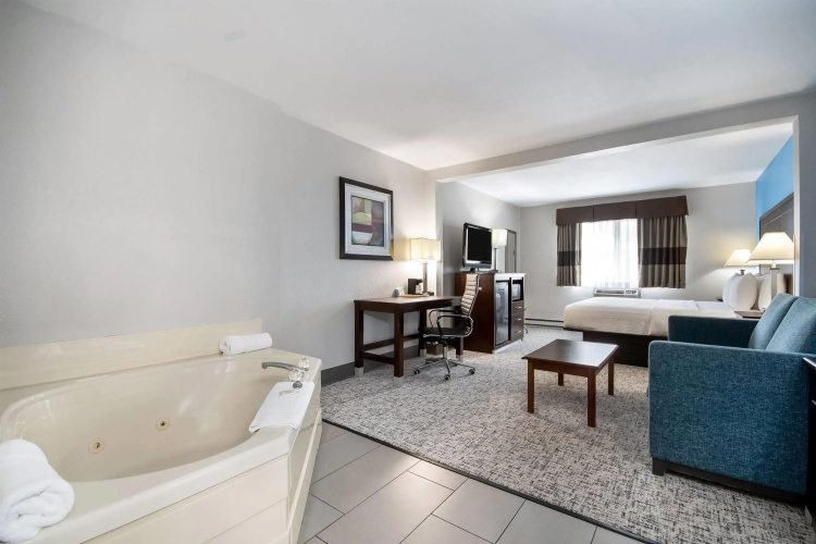 Baymont by Wyndham Marinette