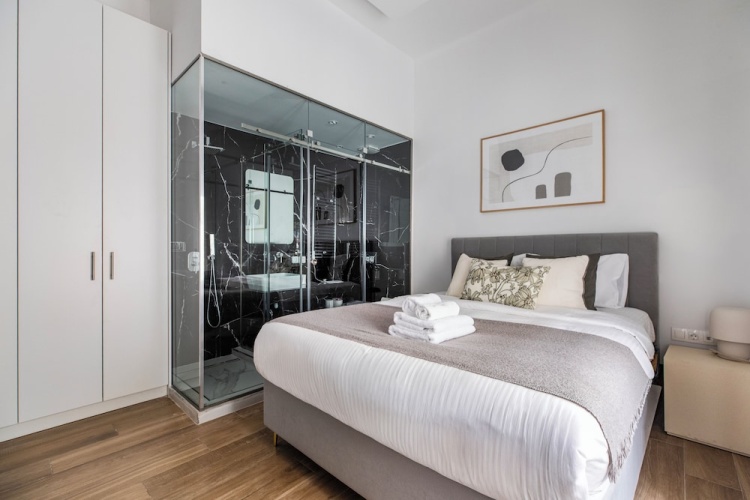 2 Bedrooms Apartment with balcony and with city view