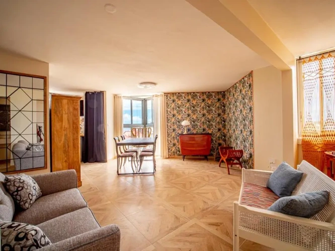 2 Bedrooms Apartment