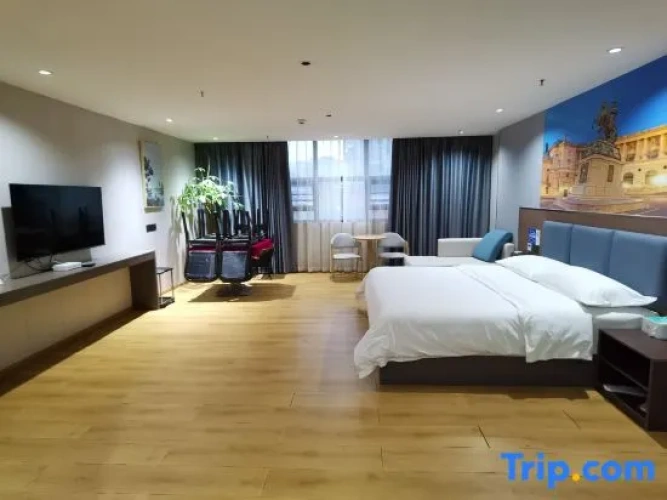 Standard Double room with city view