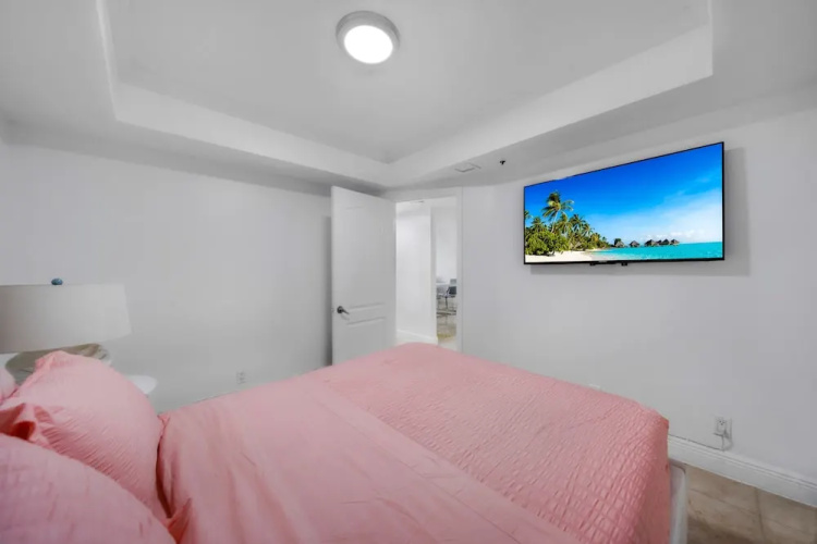 3 Bedroom Condo With Balcony View