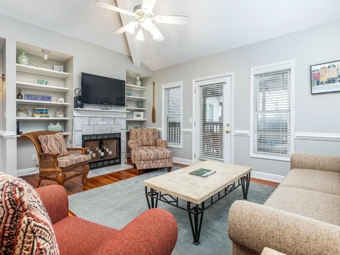 2 Bedrooms Apartment