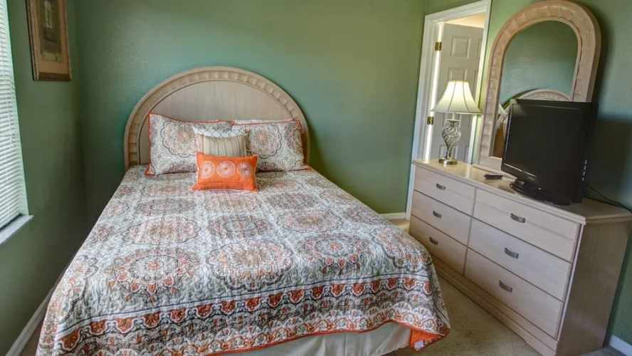 5 Bedrooms Cottage