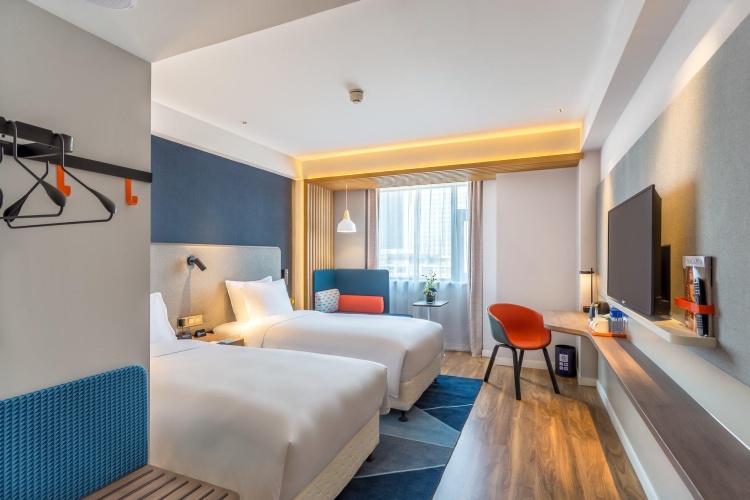 Standard Twin room with city view