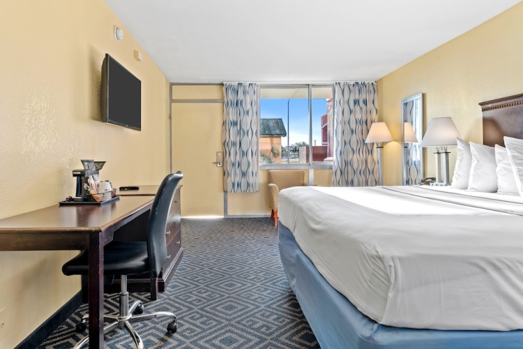 Deluxe Double room with city view