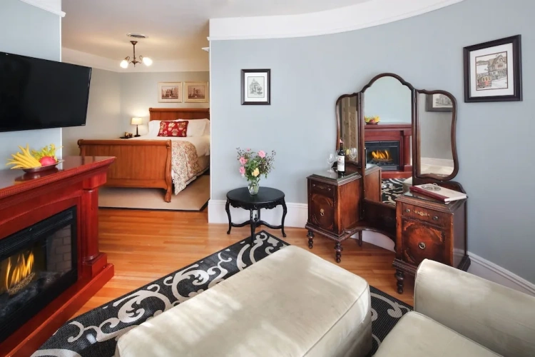 Grand room