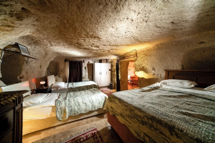 Standard Triple room