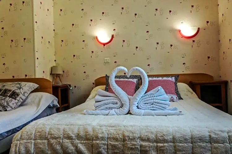 Standard Triple room