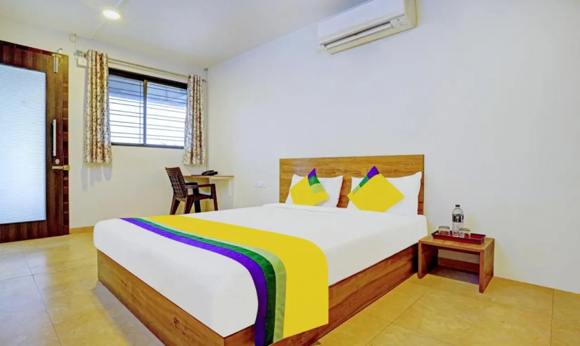 Itsy Hotels Oasis Pride
