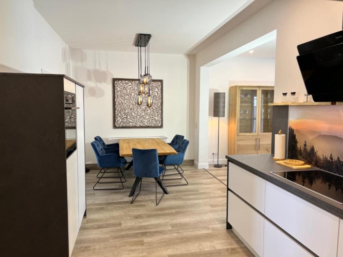 3 Bedrooms Apartment