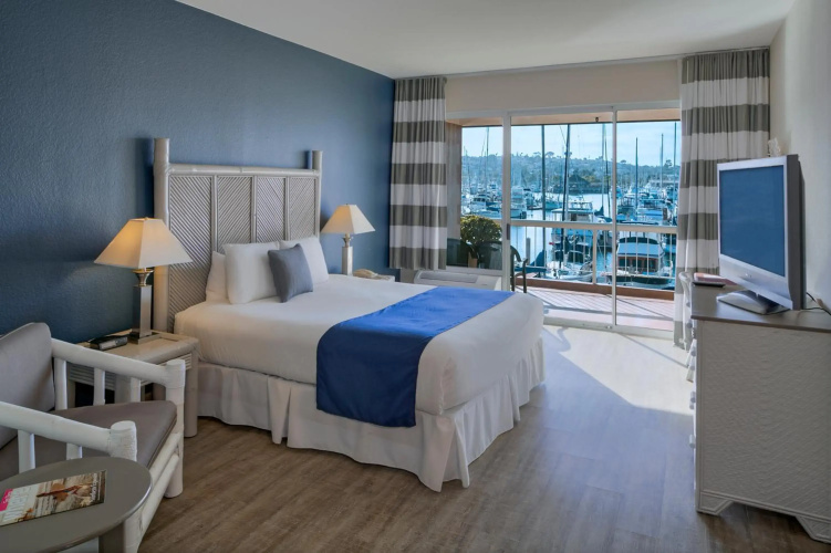 Bay Club Hotel & Marina
