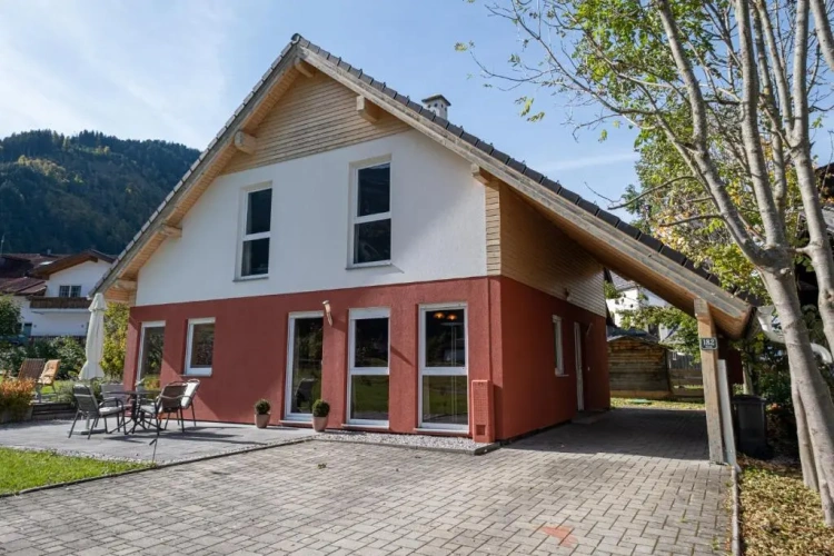 4 Bedrooms Cottage
