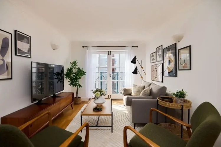 2 Bedrooms Apartment