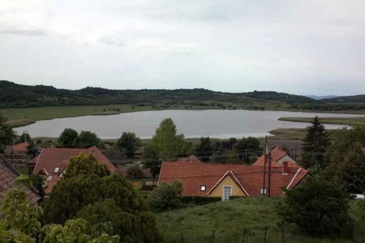 Tó apartman