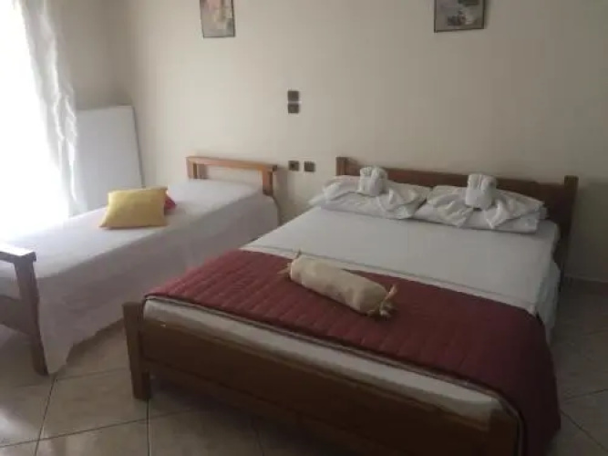 Mavros Molos Beach Rooms