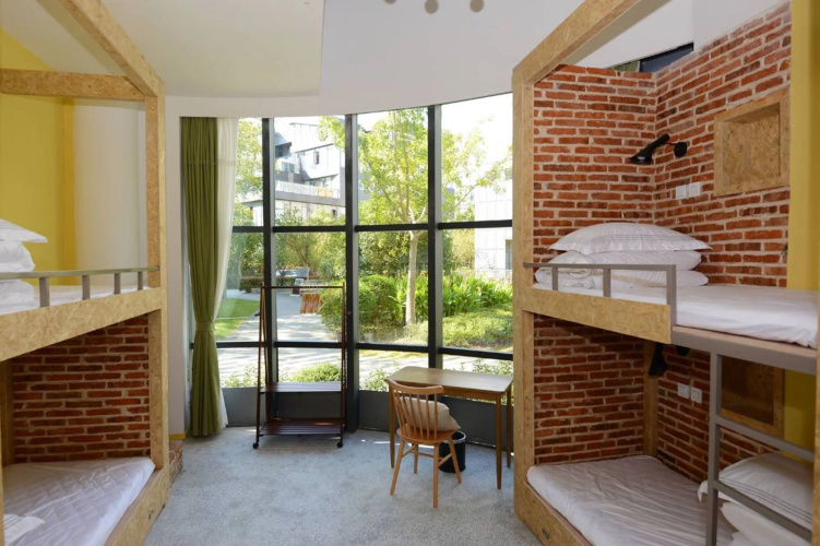 J Trip Youth Hostel