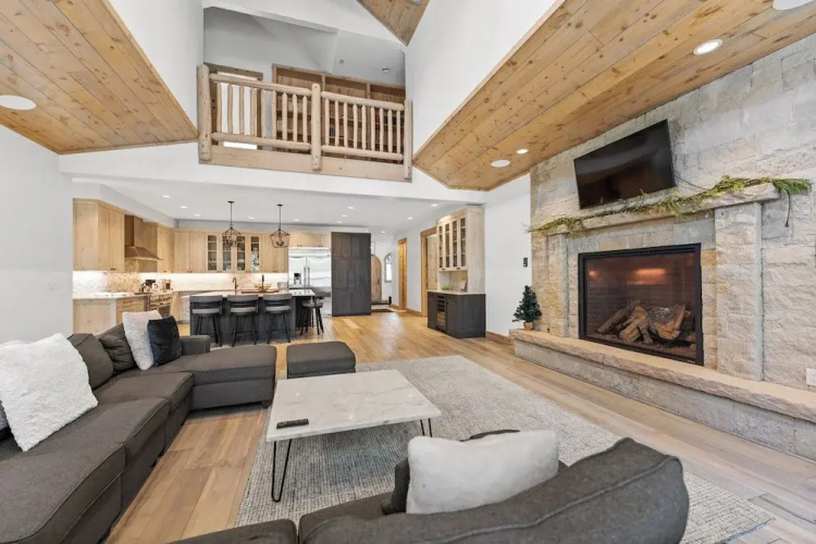 11 Riverwood Drive