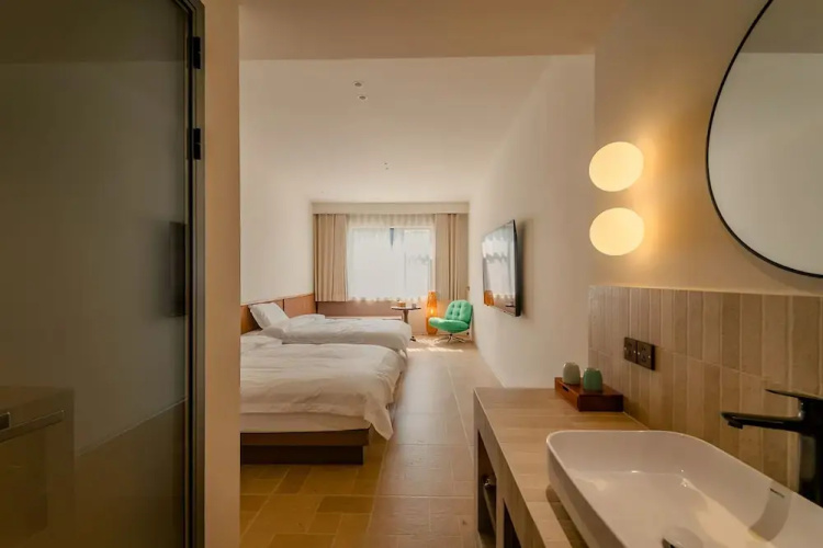 Cloud 9 Hotel