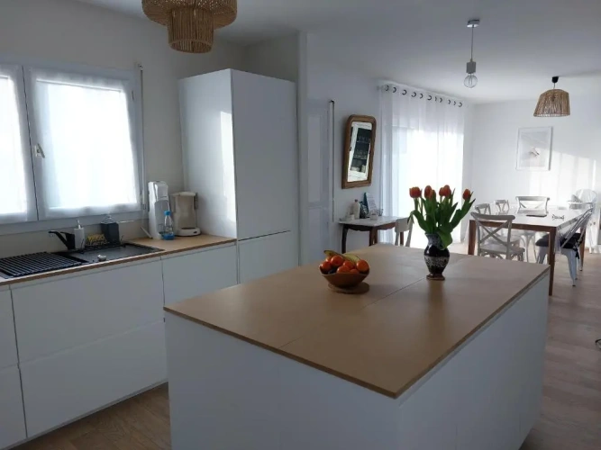 5 Bedrooms Cottage